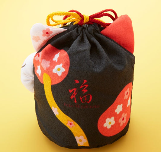 maneki neko kinchaku, japanese drawstring bag, drawstring bag, japanese kinchaku, kinchaku snack bag, japanese snacks in drawstring bag, japanese snacks in kinchaku, maneki neko snacks, maneki neko, best luxury japanese desserts, luxury Japanese desserts, best Japanese snacks, exotic japanese snacks, hard to find japanese snacks, hard to find japanese snacks online, exotic japanese snacks online, exotic japanese snacks worldwide