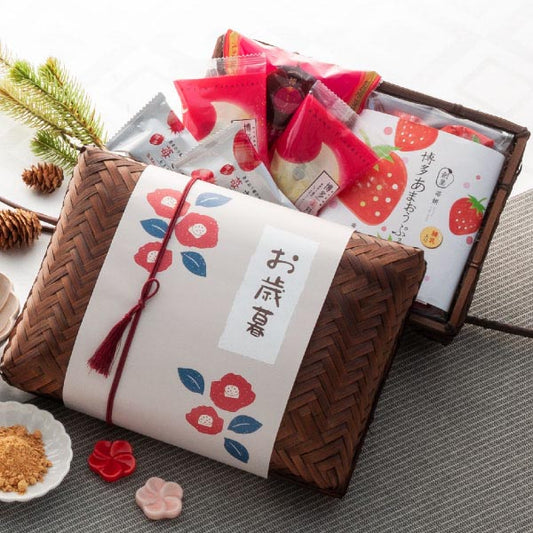 amaou strawberry dessert, amaou dessert, amaou strawberry dessert with bamboo basket, best luxury japanese desserts, luxury Japanese desserts, best Japanese snacks, hard to find japanese dessert online, fancy dessert gift, fancy japanese dessert, best fancy japanese dessert, traditional japanese dessert, axaliving, axaliving toronto, desserts that you can only find in japan